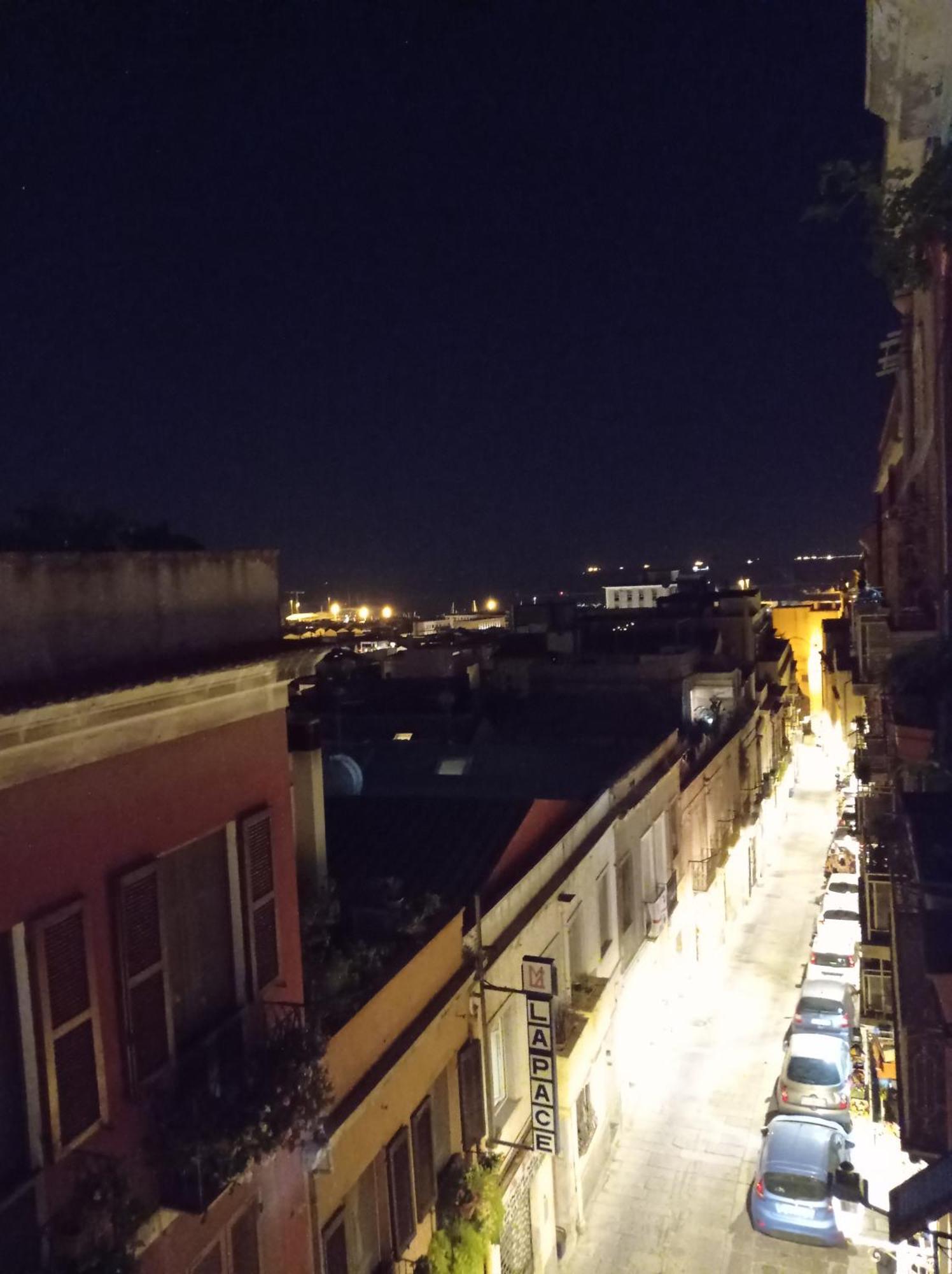 Central Moon Cagliari Vista Mare Номер фото