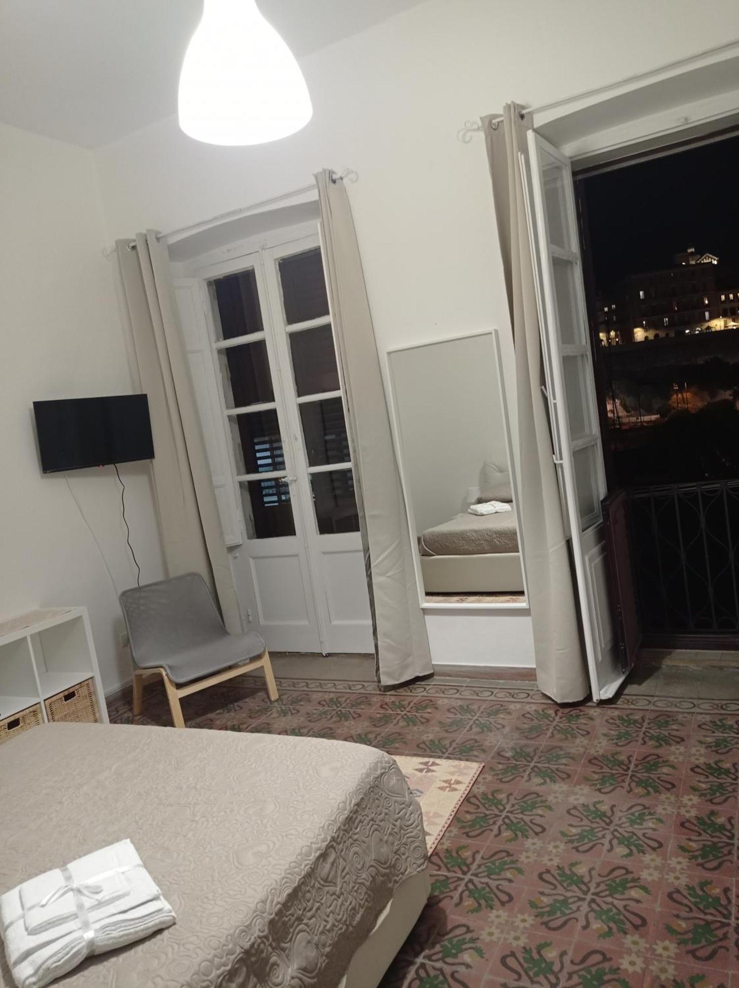 Central Moon Cagliari Vista Mare Номер фото